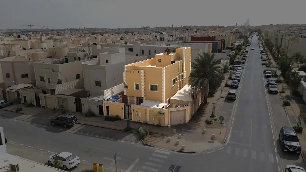 مزاد الرمال الذهبية