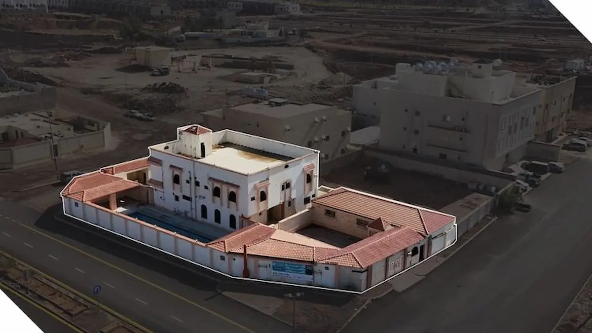 مزاد نفائس المدينة